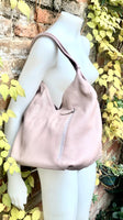 LIGHT PINK genuine leather bag. Pink shoulder bag closed with a zipper. Several pockets.