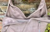 LIGHT PINK genuine leather bag. Pink shoulder bag closed with a zipper. Several pockets.