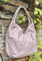 LIGHT PINK genuine leather bag. Pink shoulder bag closed with a zipper. Several pockets.