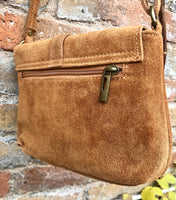 Camel BROWN suede bag.Genuine leather tan brown crossbody bag. Small leather bag with adjustable strap and zipper. Caramel brown suede purse