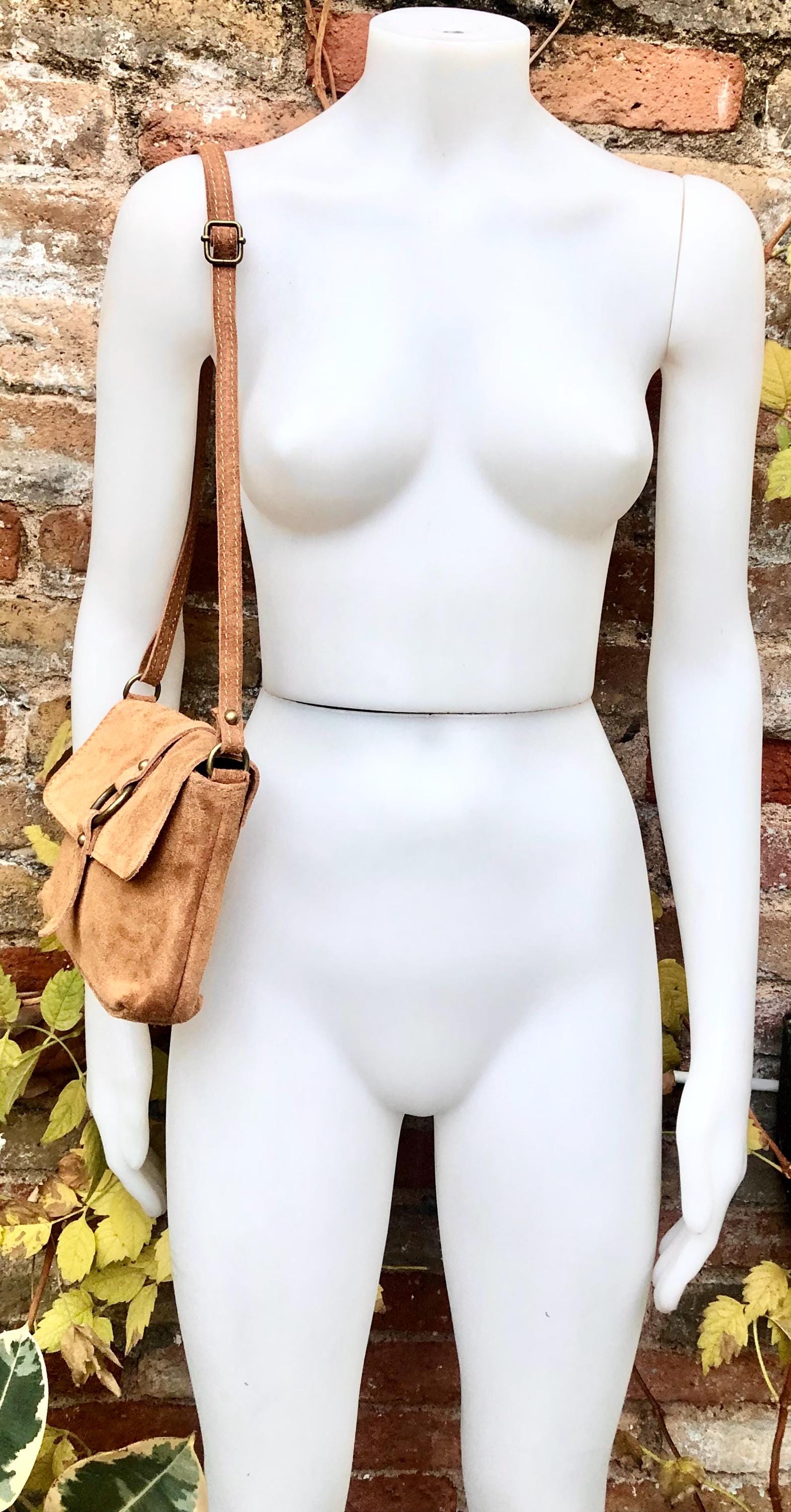 Camel BROWN suede bag.Genuine leather tan brown crossbody bag. Small leather bag with adjustable strap and zipper. Caramel brown suede purse