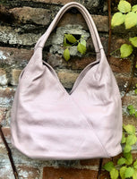 LIGHT PINK genuine leather bag. Pink shoulder bag closed with a zipper. Several pockets.