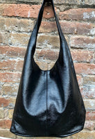 Slouch bag. Tote leather bag in black metallic leather with ZIPPER. Genuine leather. Black leather purse. Metallic leather shoulder bag