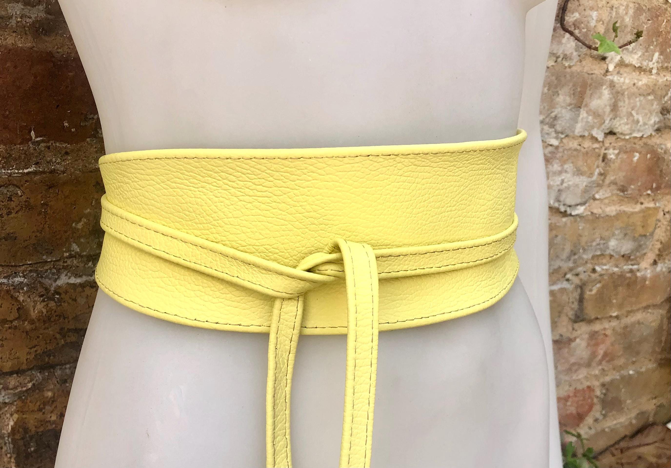 Obi belt in soft leather. YELLOW Wrap belt. Waist belt in light lemon yellow. Yellow wraparound or dress belt. Yellow dress belt.