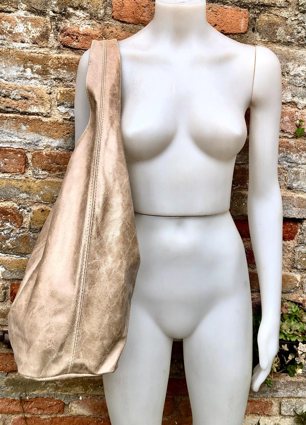 Slouch bag. Large TOTE leather bag in beige glossy genuine leather. Beige leather bag. Beige shopper with wide strap.Tan leather purse