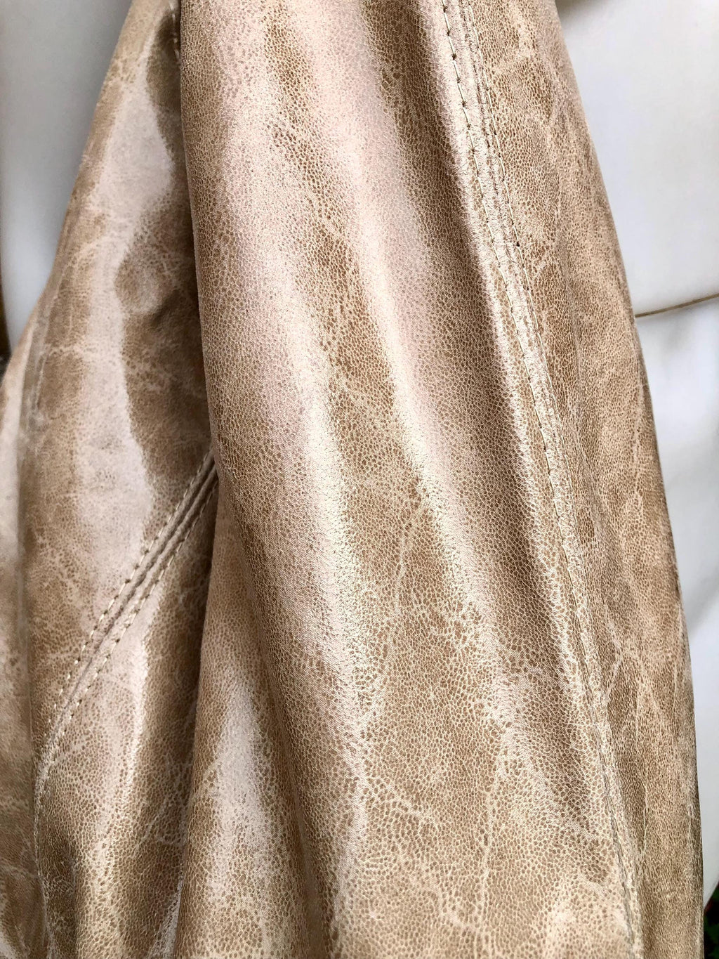 Slouch bag. Large TOTE leather bag in beige glossy genuine leather. Beige leather bag. Beige shopper with wide strap.Tan leather purse