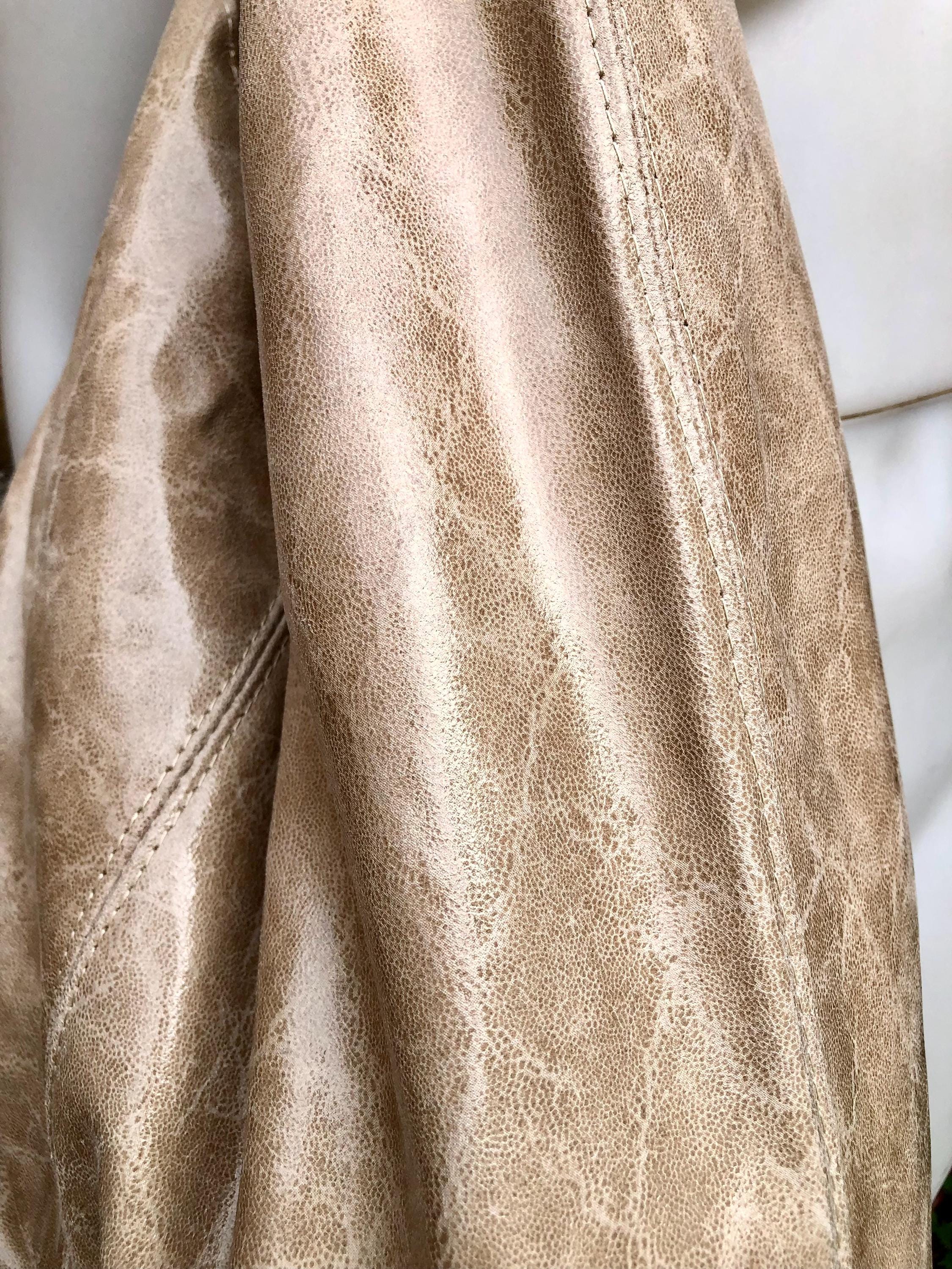 Slouch bag. Large TOTE leather bag in beige glossy genuine leather. Beige leather bag. Beige shopper with wide strap.Tan leather purse
