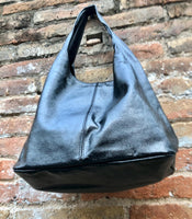 Slouch bag. Tote leather bag in black metallic leather with ZIPPER. Genuine leather. Black leather purse. Metallic leather shoulder bag