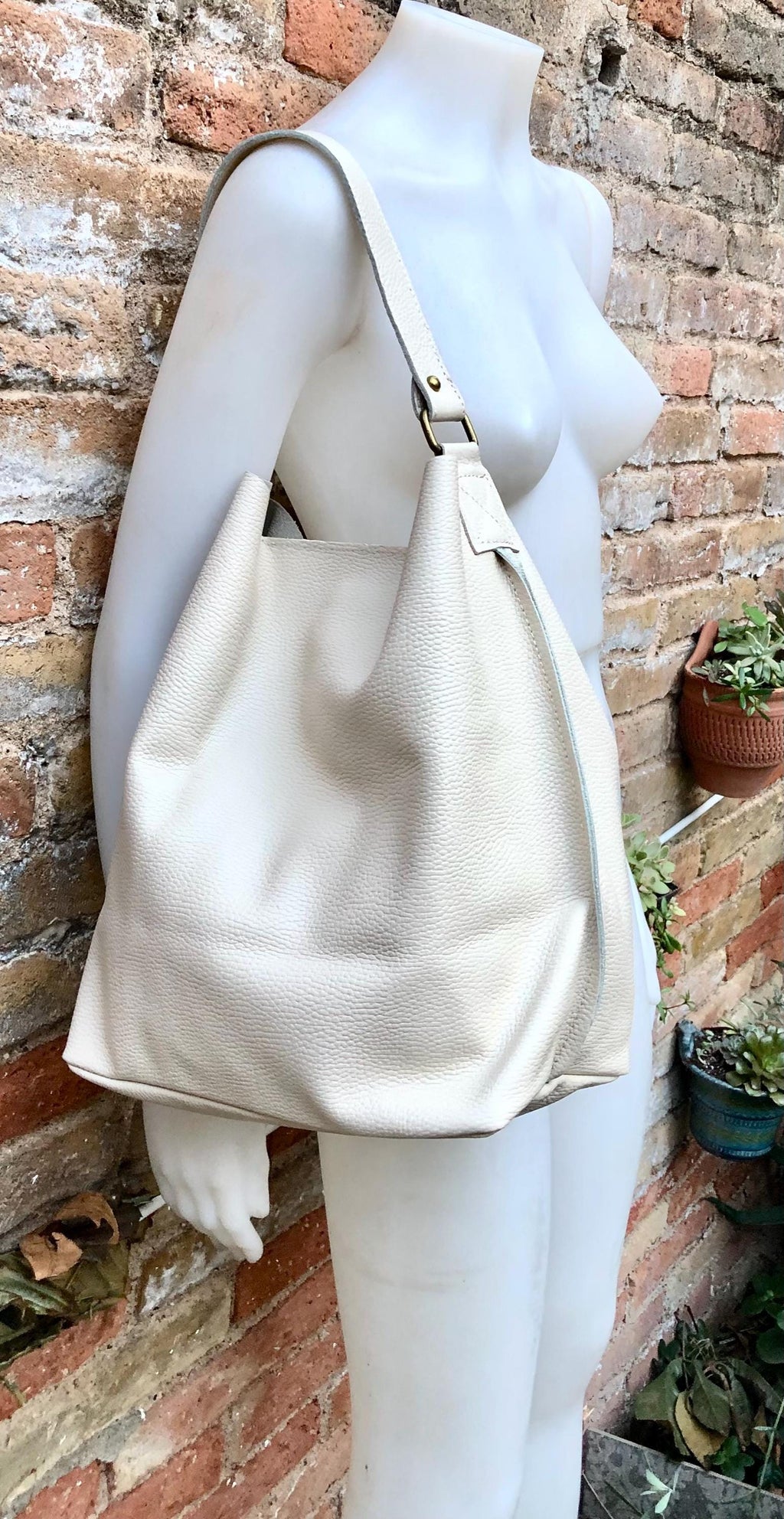 Slouch leather shopper bag in creamy white. Very light beige hobo shoulder bag. Genuine leather book / tablet bag. Cream leather purse