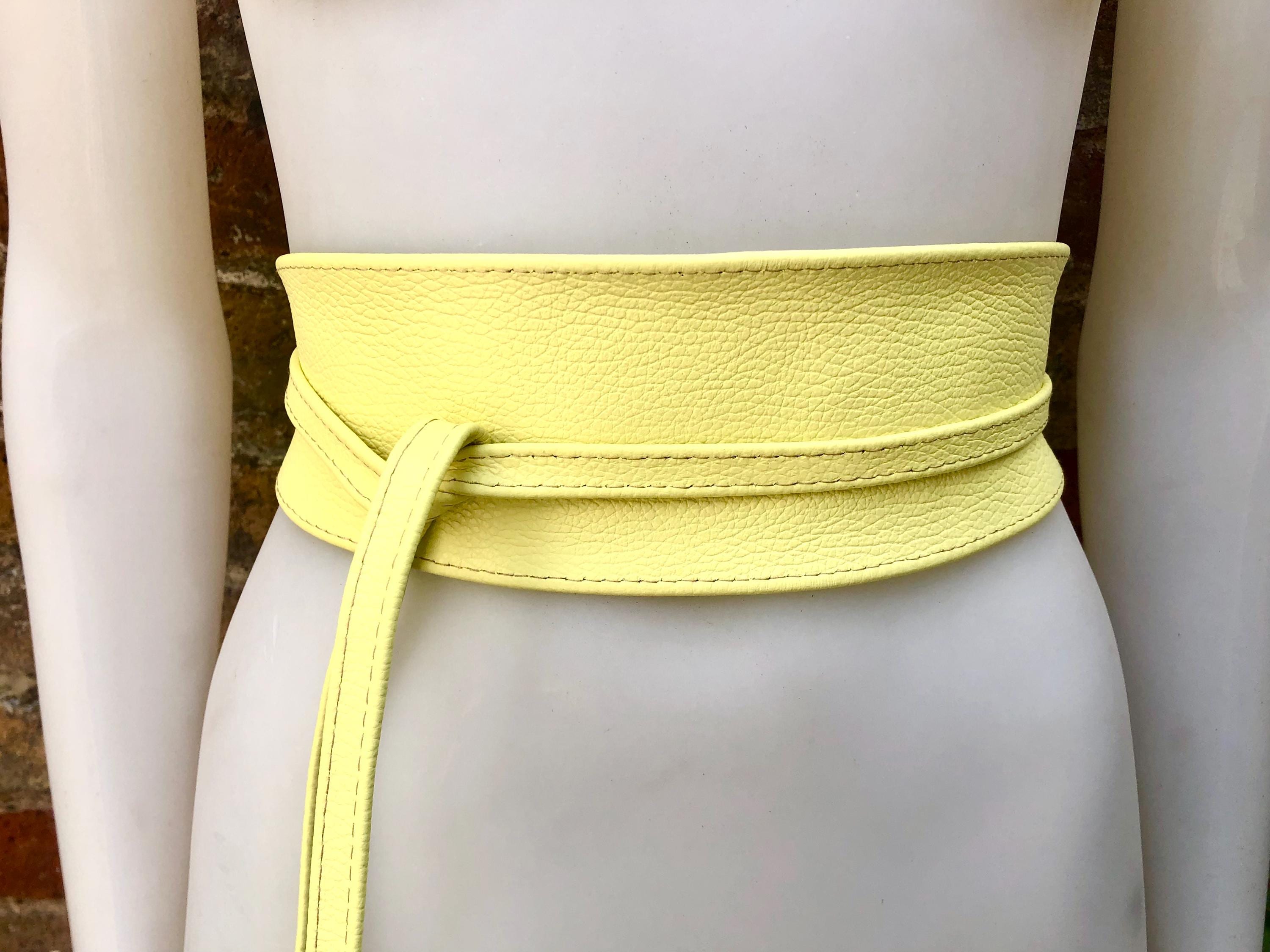 Obi belt in soft leather. YELLOW Wrap belt. Waist belt in light lemon yellow. Yellow wraparound or dress belt. Yellow dress belt.