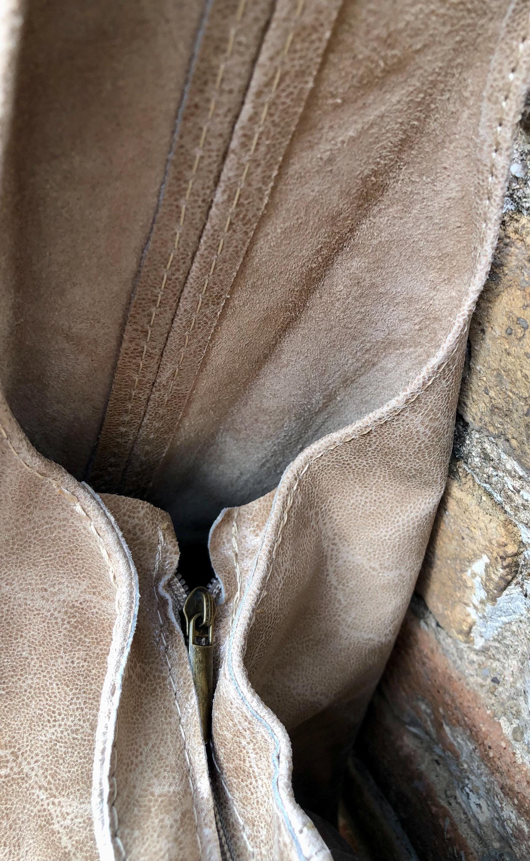 Slouch bag. Large TOTE leather bag in beige glossy genuine leather. Beige leather bag. Beige shopper with wide strap.Tan leather purse