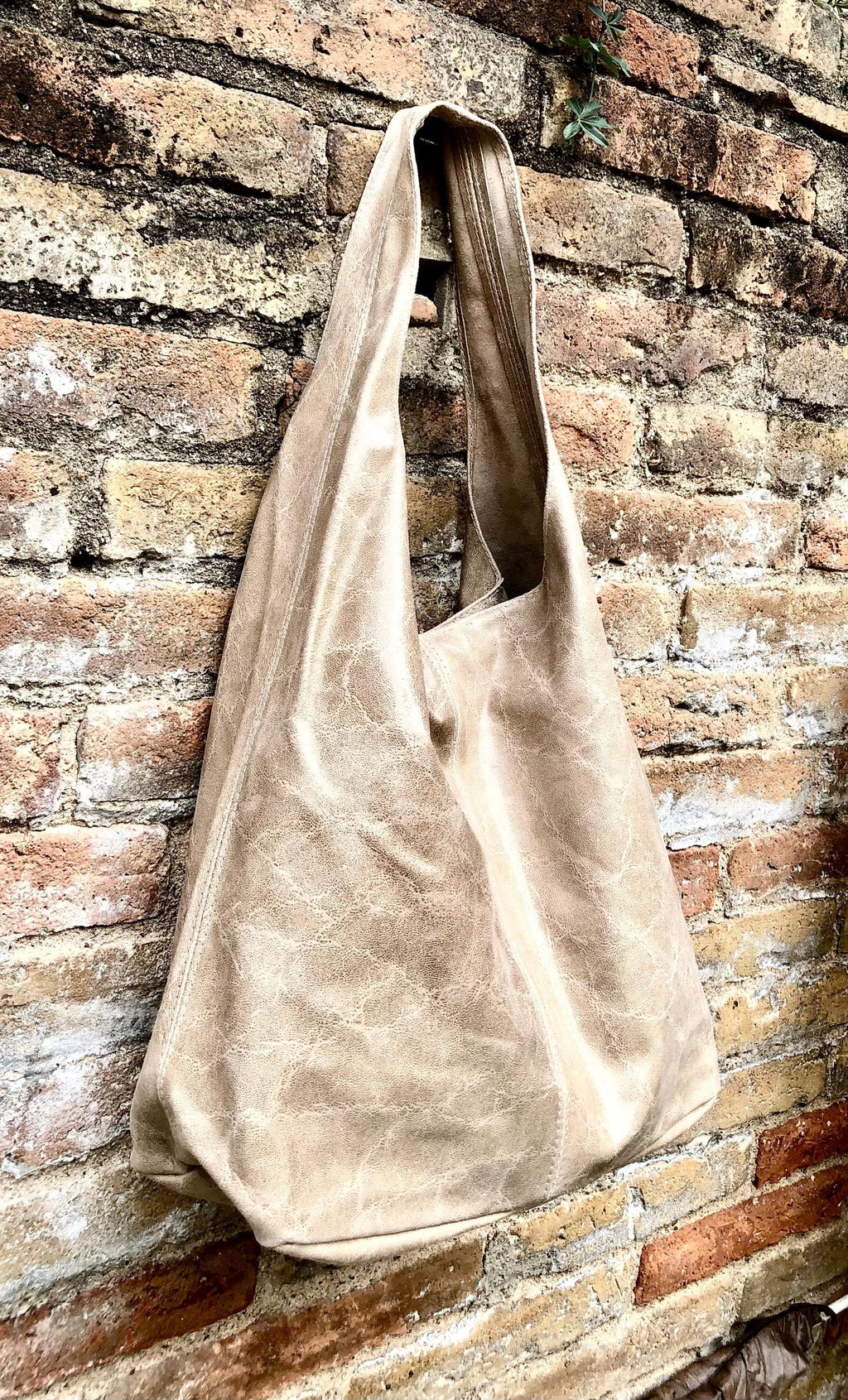 Slouch bag. Large TOTE leather bag in beige glossy genuine leather. Beige leather bag. Beige shopper with wide strap.Tan leather purse