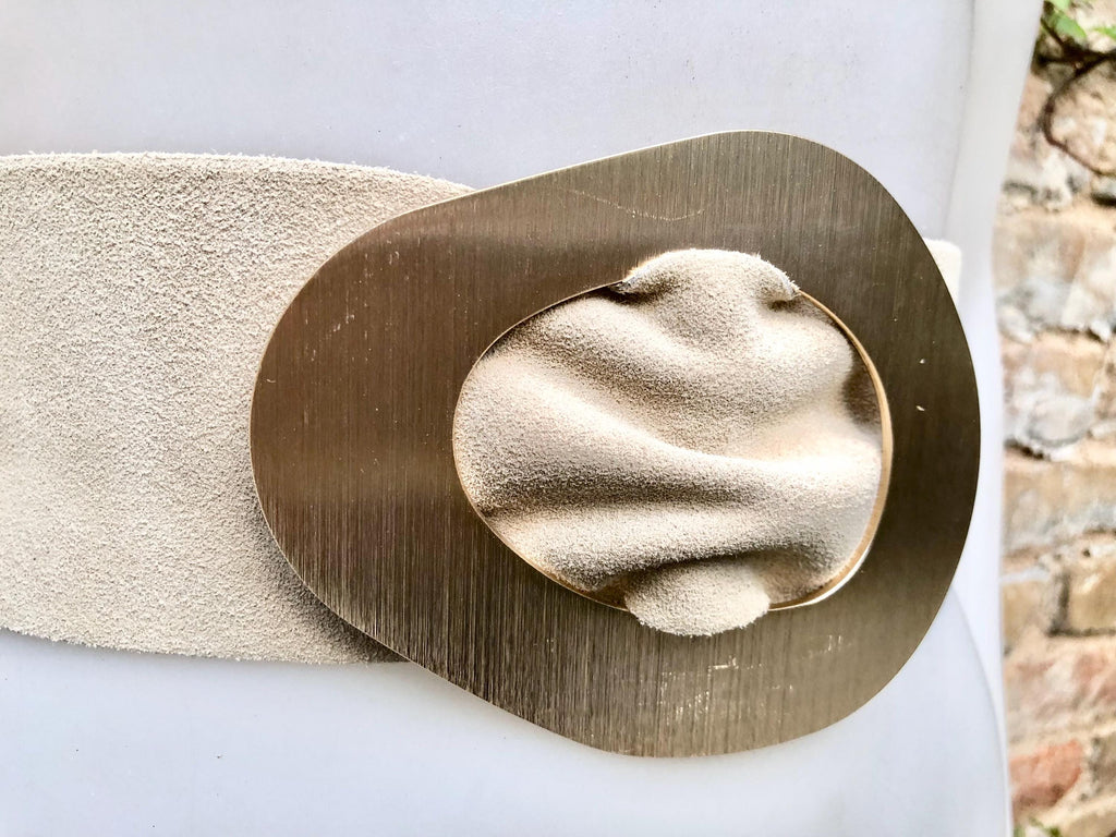 Cream white suede waist belt with large metal buckle in gold. Soft suede belt in very light beige. Boho cream dress belt with golden buckle.