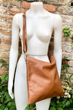Shoulder / crossbody bag in camel brown leather. Tobacco color genuine leather book / tablet bag. Brown leather shopper. Rusty brown purse