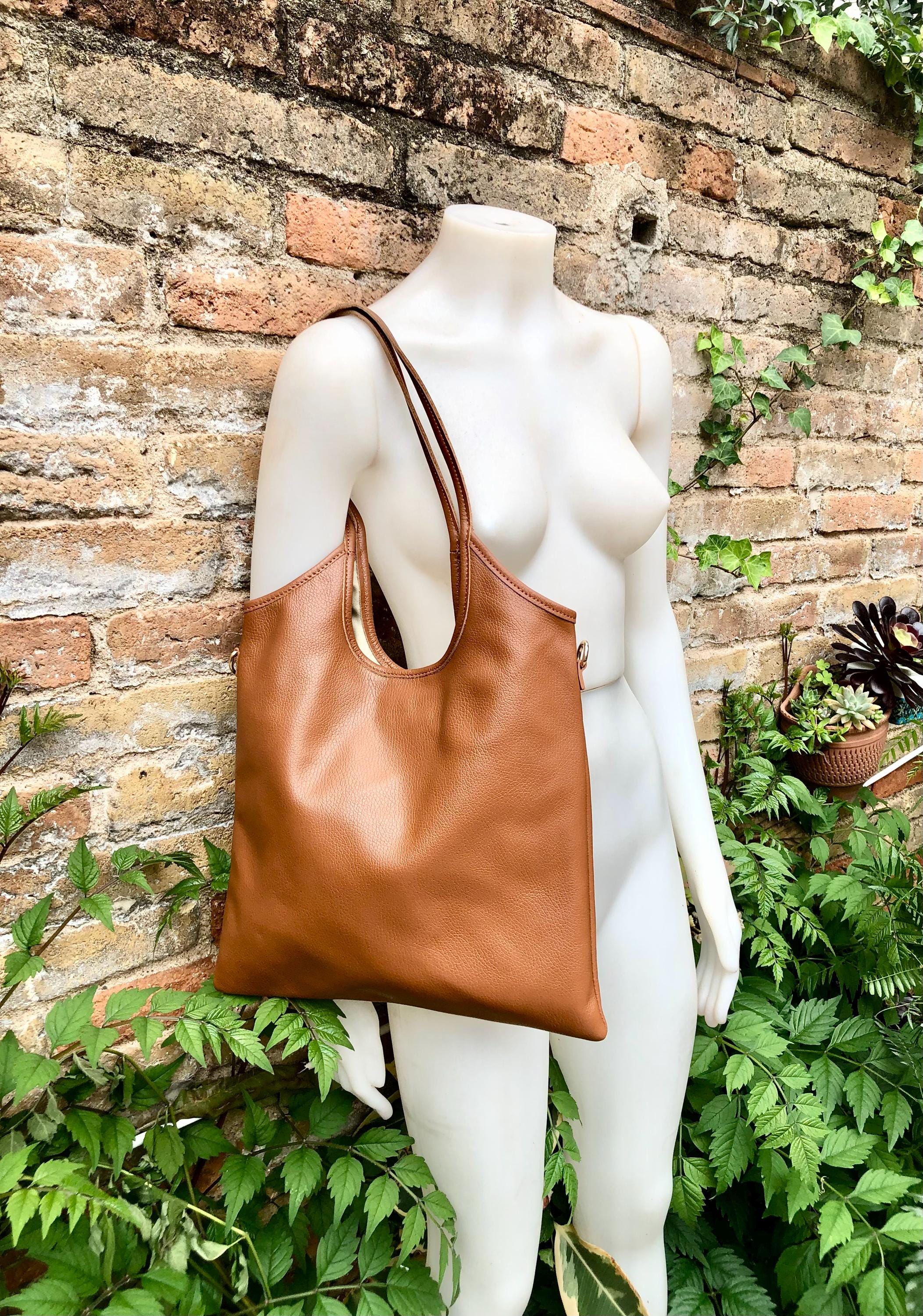 Shoulder / crossbody bag in camel brown leather. Tobacco color genuine leather book / tablet bag. Brown leather shopper. Rusty brown purse