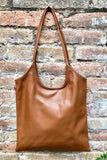Shoulder / crossbody bag in camel brown leather. Tobacco color genuine leather book / tablet bag. Brown leather shopper. Rusty brown purse