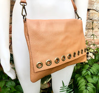 Camel brown genuine leather crossbody / shoulder bag. Rusty brown messenger bag. Zipper, flap + adjustable strap. Tan brown leather purse