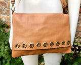 Camel brown genuine leather crossbody / shoulder bag. Rusty brown messenger bag. Zipper, flap + adjustable strap. Tan brown leather purse