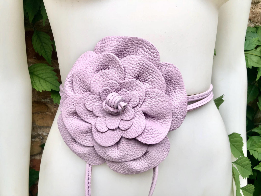 Flower leather belt in light purple. Waist, overall or dress belt. Genuine leather. Mauve rose belt. Large light lavender purple flower.