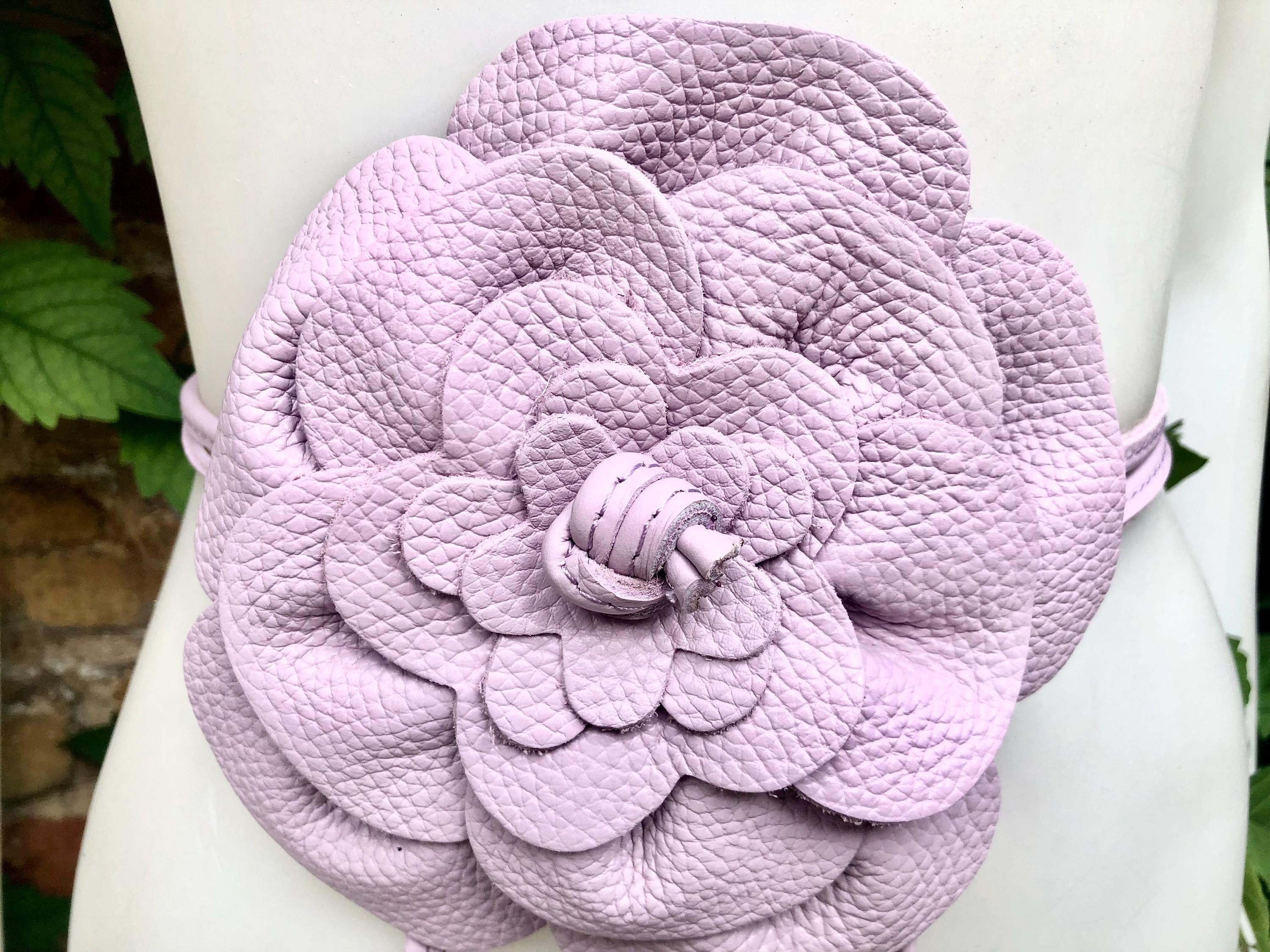 Flower leather belt in light purple. Waist, overall or dress belt. Genuine leather. Mauve rose belt. Large light lavender purple flower.