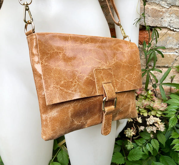Camel brown crossbody bag. Genuine leather small leather bag. Messenger bag with zipper and flap. Small rusty tan brown leather purse.