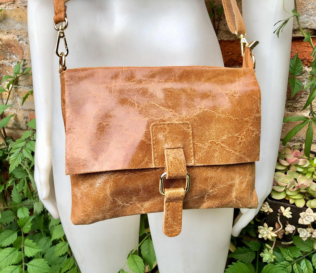 Camel brown crossbody bag. Genuine leather small leather bag. Messenger bag with zipper and flap. Small rusty tan brown leather purse.