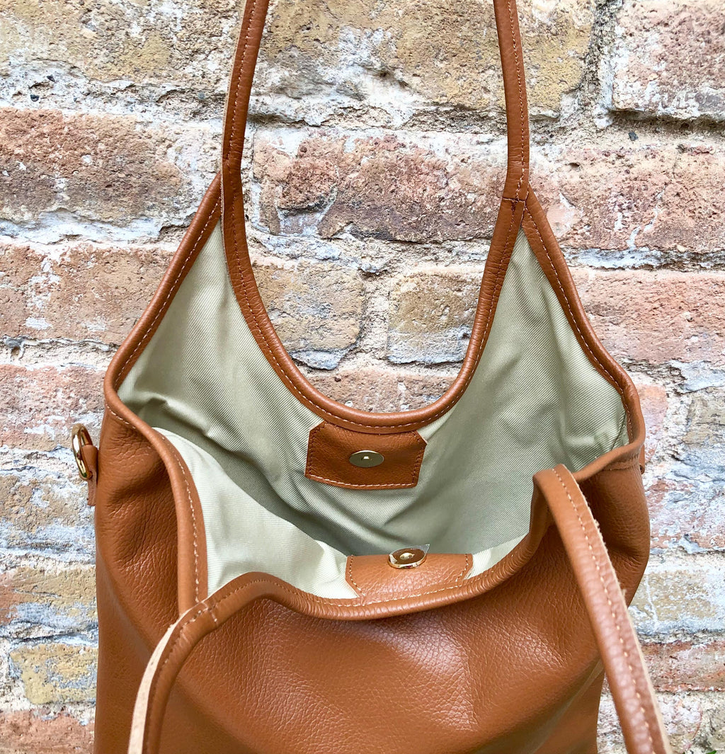Shoulder / crossbody bag in camel brown leather. Tobacco color genuine leather book / tablet bag. Brown leather shopper. Rusty brown purse