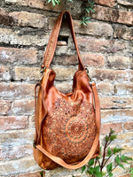 CAMEL brown distressed leather shoulder / crossbody bag. Soft genuine leather shopper. Rusty brown boho hippy bag. Brown leather purse
