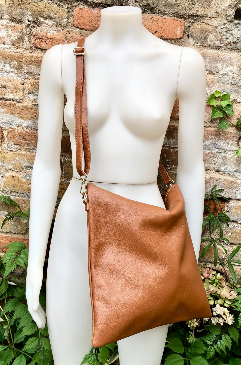 Genuine leather shoulder / crossbody bag in CAMEL brown. Leather shopper in saddle brown. Soft natural GENUINE leather. TAN leather purse.