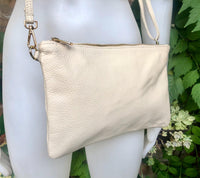 Small leather bag in CREAM WHITE. Crossbody / shoulder bag/ wristlet in GENUINE leather. Adjustable strap and zipper. Broken white purse.