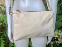 Small leather bag in CREAM WHITE. Crossbody / shoulder bag/ wristlet in GENUINE leather. Adjustable strap and zipper. Broken white purse.