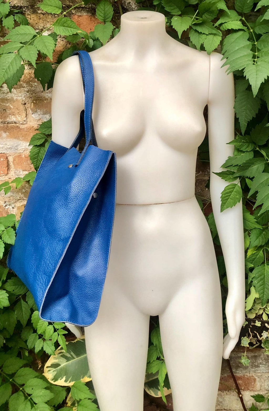 Tote leather bag in cobalt blue. Soft natural genuine leather shopper bag. Dark royal blue leather shoulder bag. Blue leather purse.