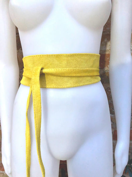Bright YELLOW obi belt in suede. Wrap belt in genuine leather. Wraparound belt in YELLOW color, Wide waistbelt in soft suede. Dress belt