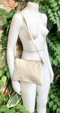 Small leather bag in CREAM WHITE. Crossbody / shoulder bag/ wristlet in GENUINE leather. Adjustable strap and zipper. Broken white purse.