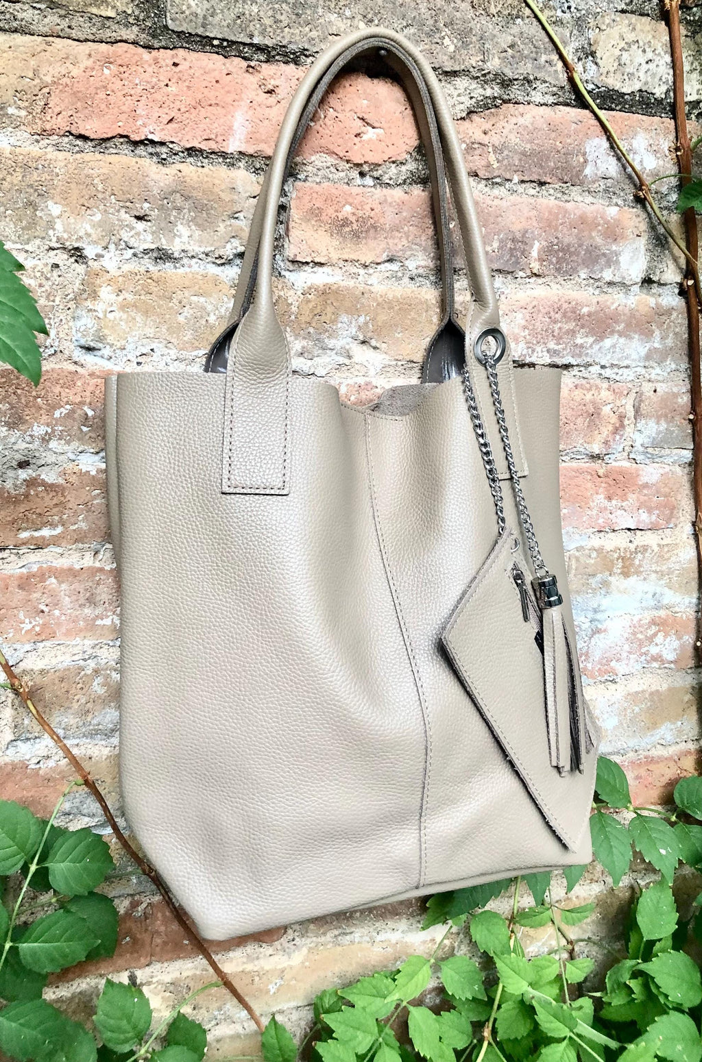 Tote leather bag in beige. Leather shopper in GENUINE leather. Large carry all bag for your laptop, books. Beige leather shopper.Beige purse