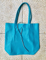 Tote bag in turquoise genuine leather. Blue shopper bag to carry your tablet, laptop or books. Large shopper bag in light blue. Blue purse.
