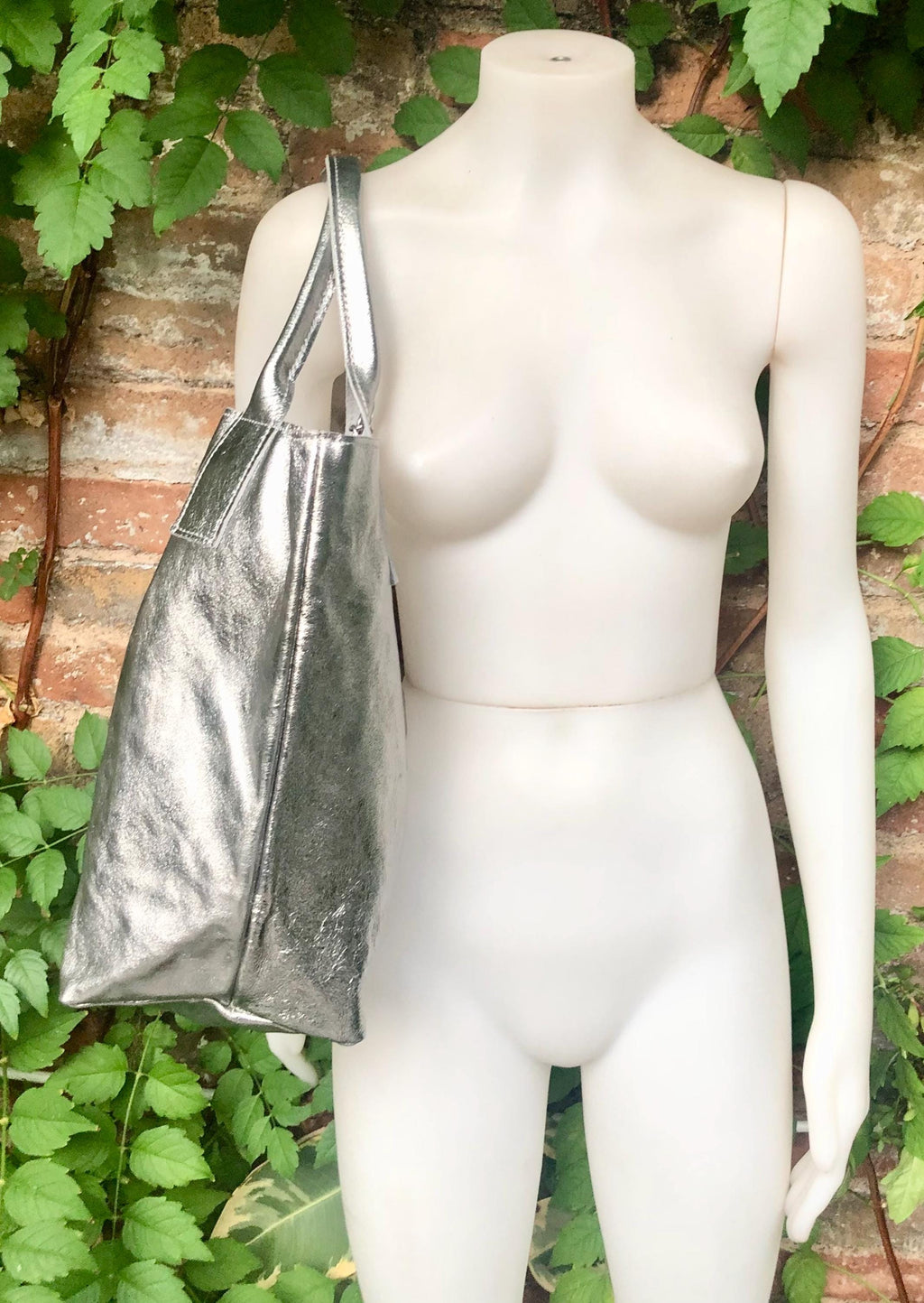 Shoulder leather bag in SILVER. Genuine leather shopper bag. Large carry all bag for your laptop, books. LINED metallic SILVER leather purse