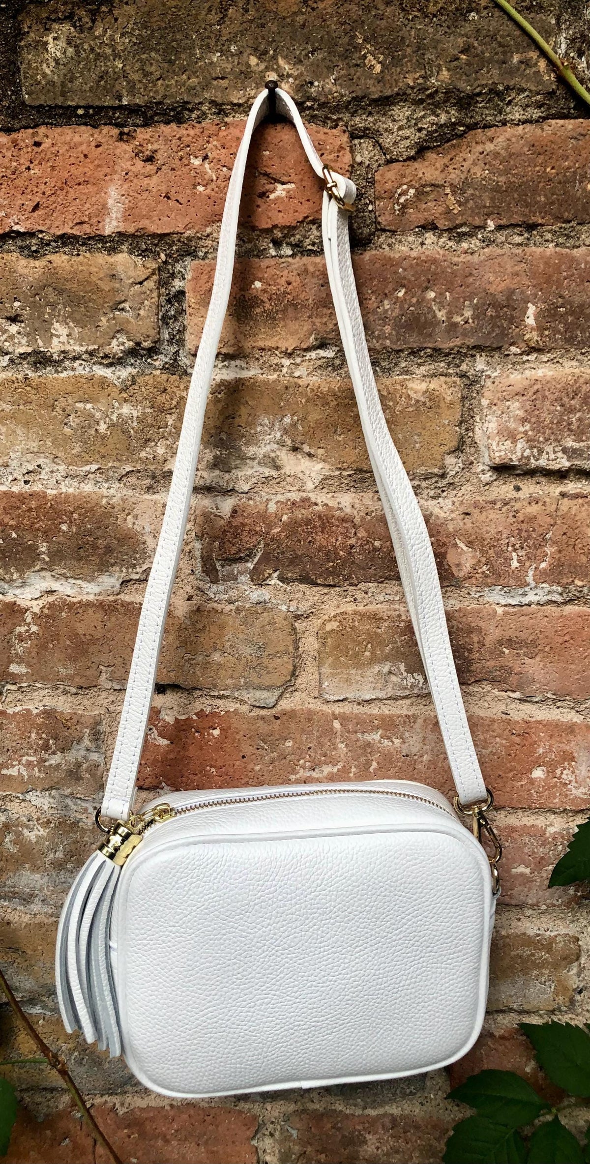 Small leather bag in white. Crossbody / shoulder bag in white GENUINE leather. Adjustable strap, zipper. White leather purse with tassel.