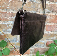 Small leather bag in dark metallic brown. Brown crossbody / bag in GENUINE leather. Dark glitter brown bag with adjustable strap and zipper