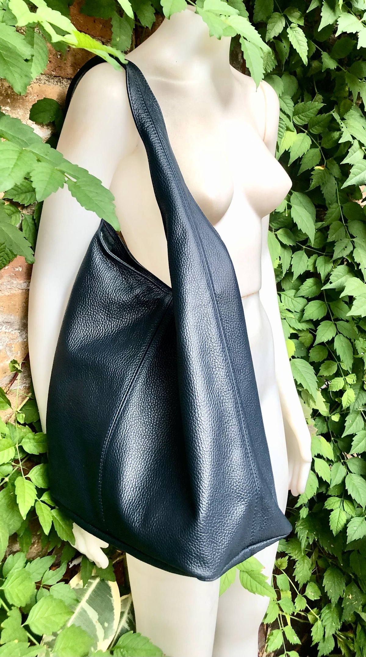 Navy slouch bag. Tote leather bag in dark blue with ZIPPER. Soft genuine leather. Green leather purse. Wide strap leather shoulder bag.