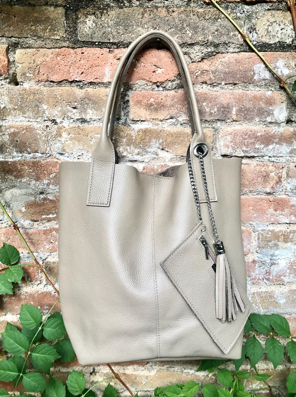Tote leather bag in beige. Leather shopper in GENUINE leather. Large carry all bag for your laptop, books. Beige leather shopper.Beige purse