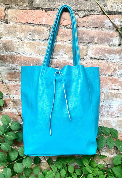 Tote bag in turquoise genuine leather. Blue shopper bag to carry your tablet, laptop or books. Large shopper bag in light blue. Blue purse.