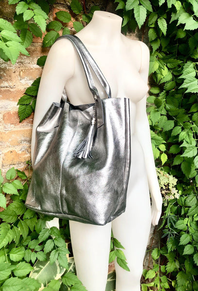 Shoulder leather bag in SILVER. Genuine leather shopper bag. Large carry all bag for your laptop, books. LINED metallic SILVER leather purse