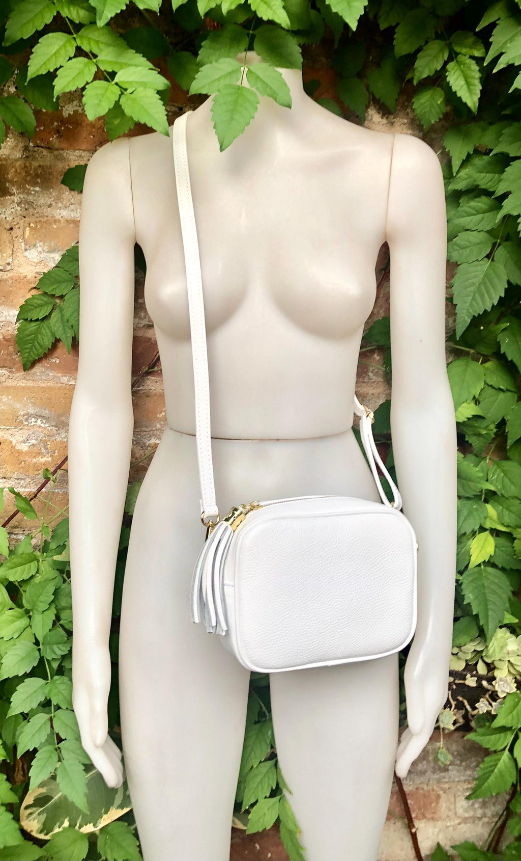 Small leather bag in white. Crossbody / shoulder bag in white GENUINE leather. Adjustable strap, zipper. White leather purse with tassel.