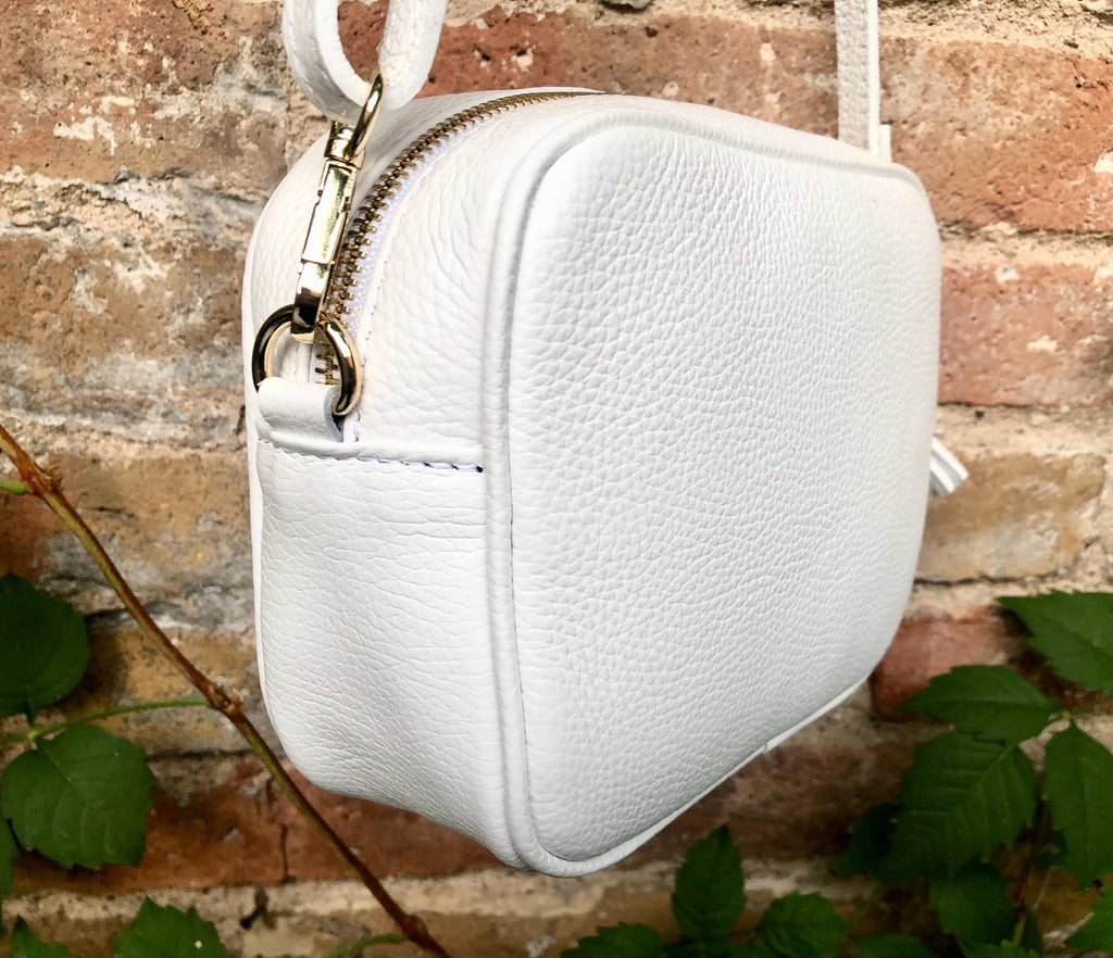 Small leather bag in white. Crossbody / shoulder bag in white GENUINE leather. Adjustable strap, zipper. White leather purse with tassel.