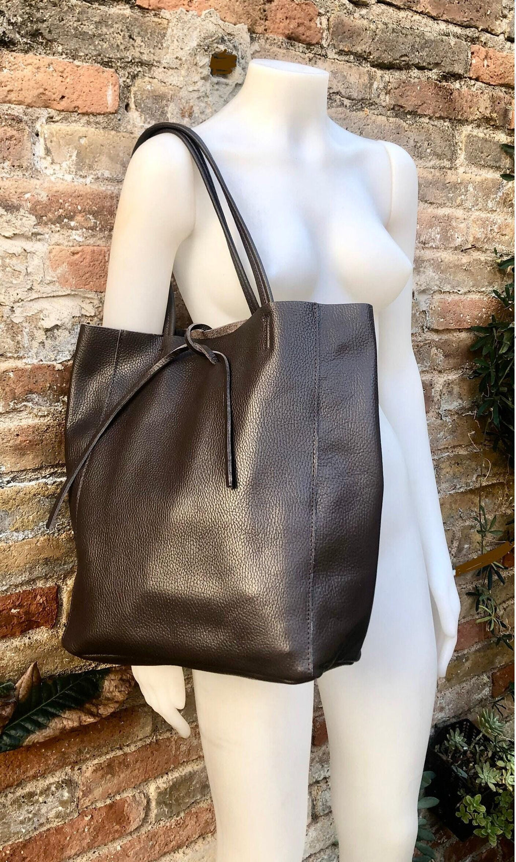 Tote leather bag in dark brown. Soft natural GENUINE leather bag. Large brown leather bag. Chocolate brown shopper / laptop bag. With ZIPPER
