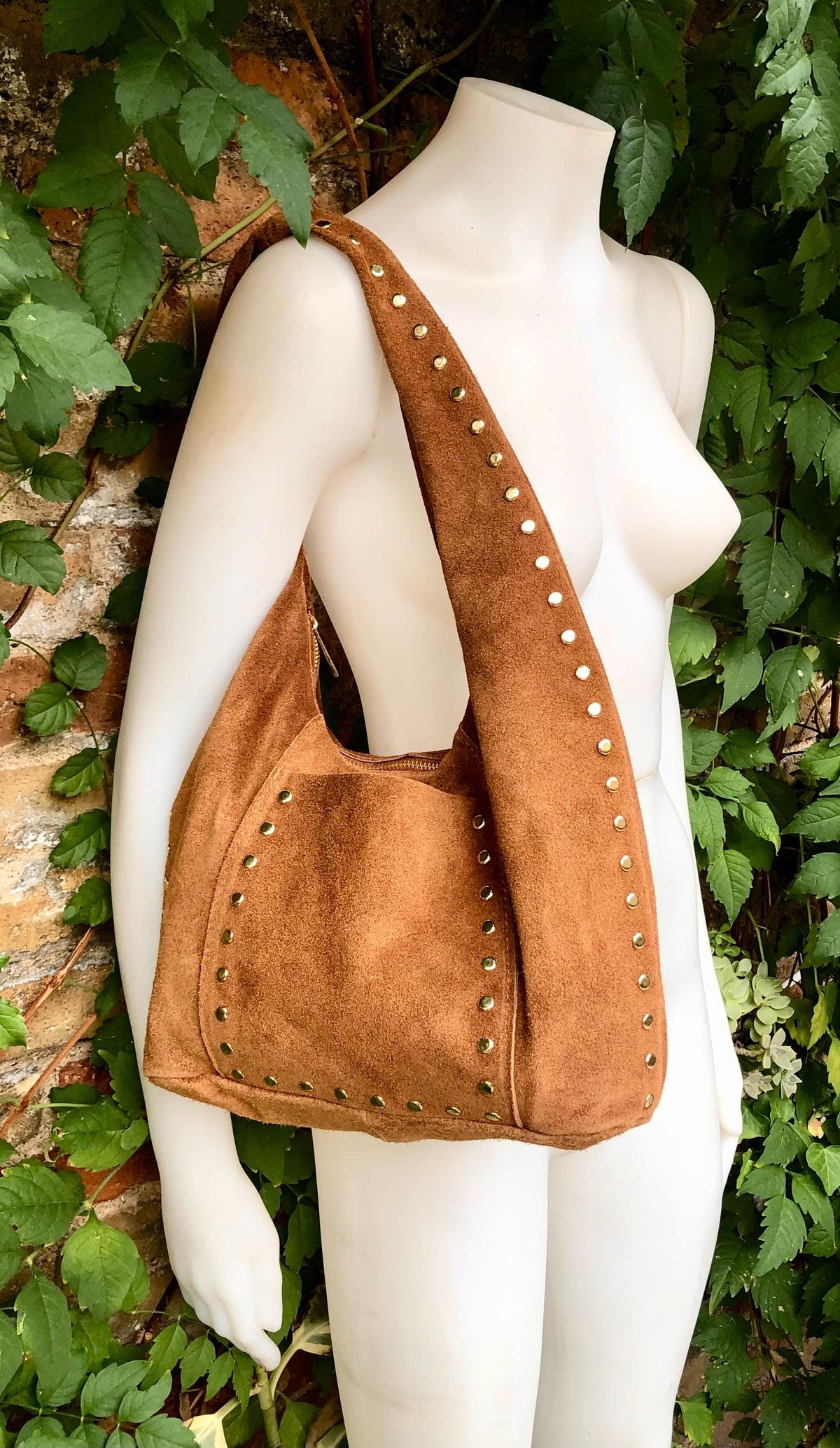 Slouch bag in CAMEL brown with bronze tacks and zipper. Genuine leather bag. Light tobacco color lined bag. Medium brown suede purse.