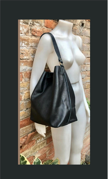 Slouch leather bag in BLACK leather. Black hobo shoulder bag. Genuine leather book / tablet bag. Leather shopper. Black leather purse