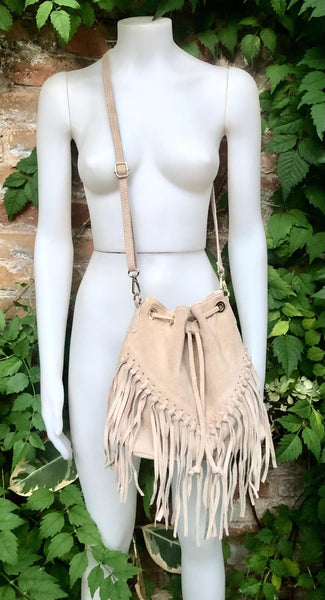 Crossbody / shoulder fringed bag. Beige BOHO suede leather drawstring bag with long FRINGES. Genuine leather hippy bag. Suede fringed purse.