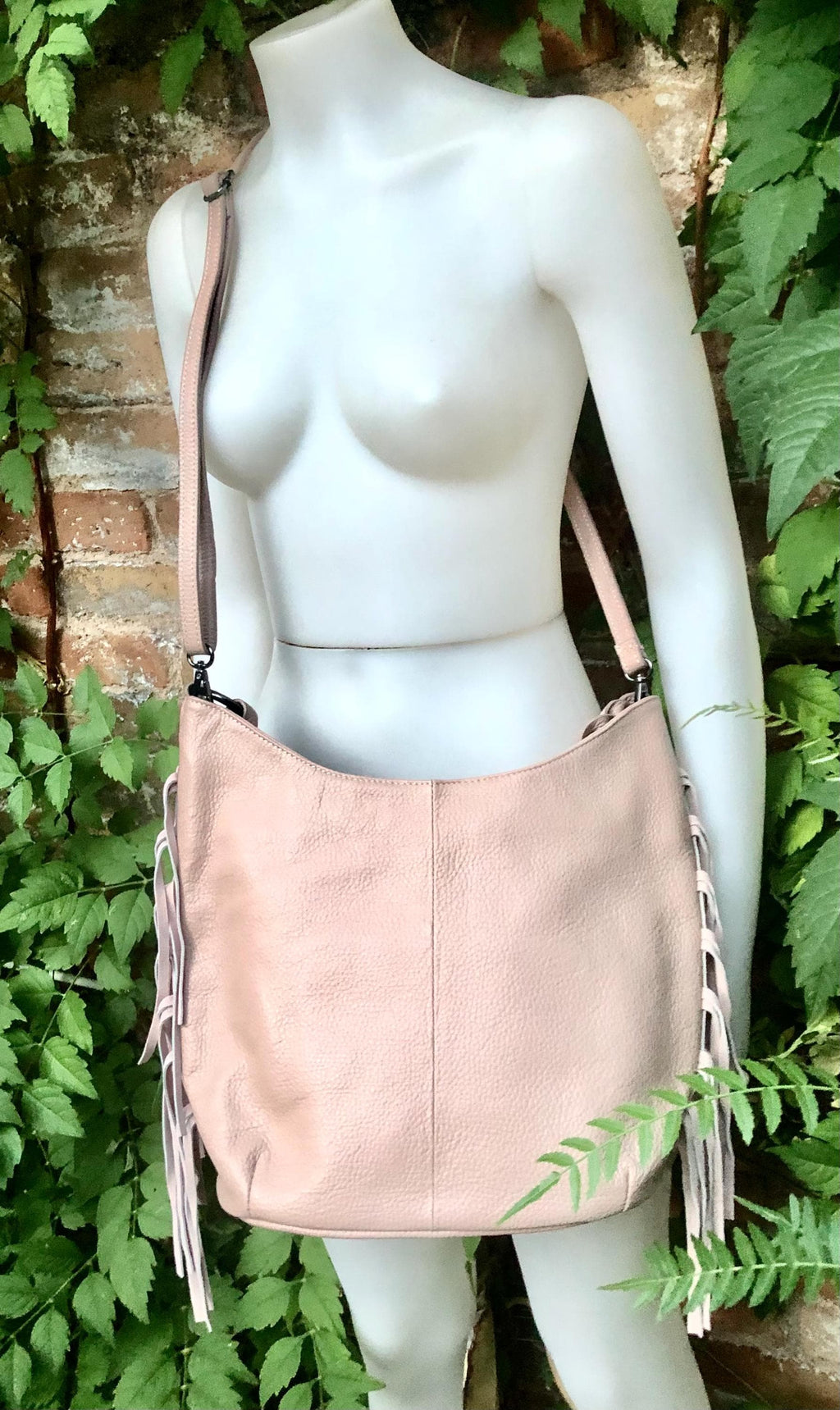 Light pink crossbody / shoulder bag. Pink boho FRINGED genuine leather bag. Messenger bag with fringes.Pink leather hobo purse with 2 straps
